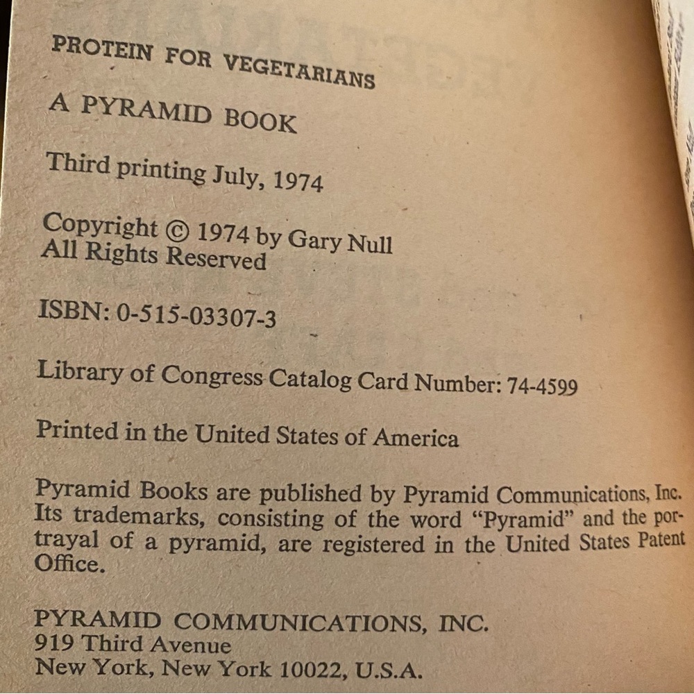 Book Protein For Vegetarians Cookbook Kitchen Retro Kitsch Vintage - Picture 2 of 7